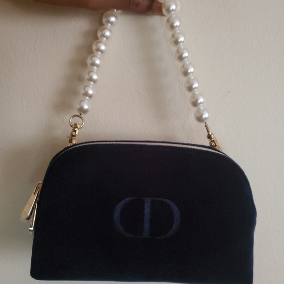 Christian Dior - Picture 1 of 4